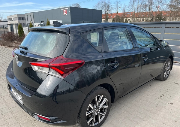 Toyota Auris cena 51900 przebieg: 102475, rok produkcji 2017 z Toruń małe 232